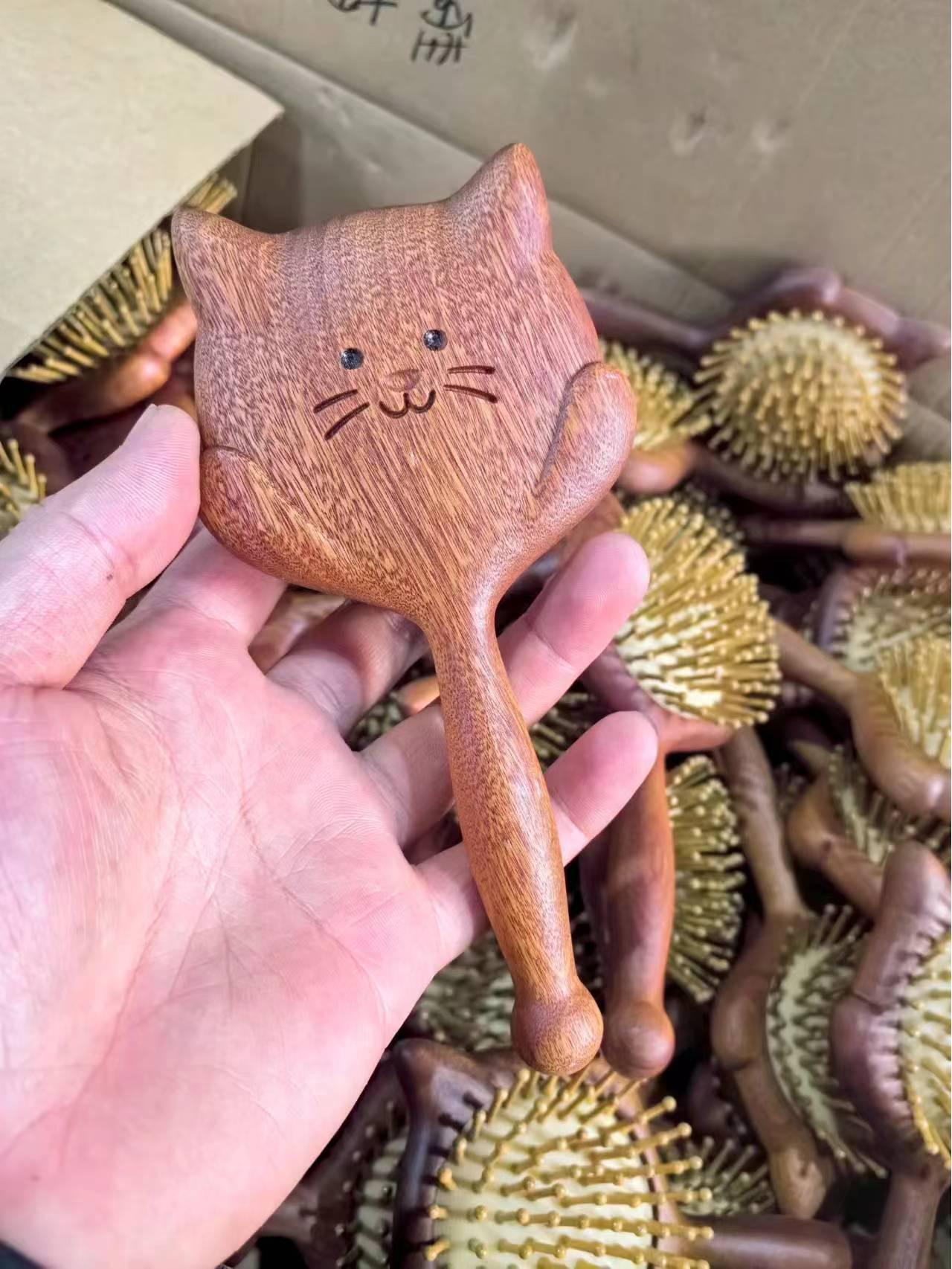 

Ka ai Classroom Scented Pearwood Sandalwood Scalp Massage Comb