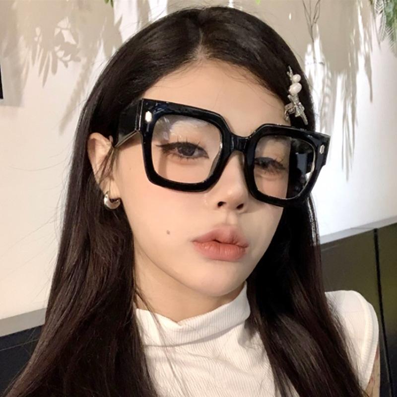 Vintage Black Thick Frame Glasses for Woman Man Spectacles Unisex Fashion Oversized Transparent Lenses Daily Wear Eyewear Gafas