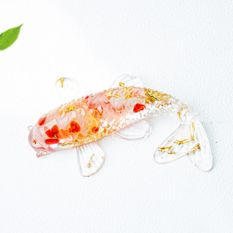 Neue 1 Stück Kristallstein Kies Glückskarpfen Figur Harz Mini Quarz Fancy Karpfen Statue Heimdeko Schreibtischornament Geschenk