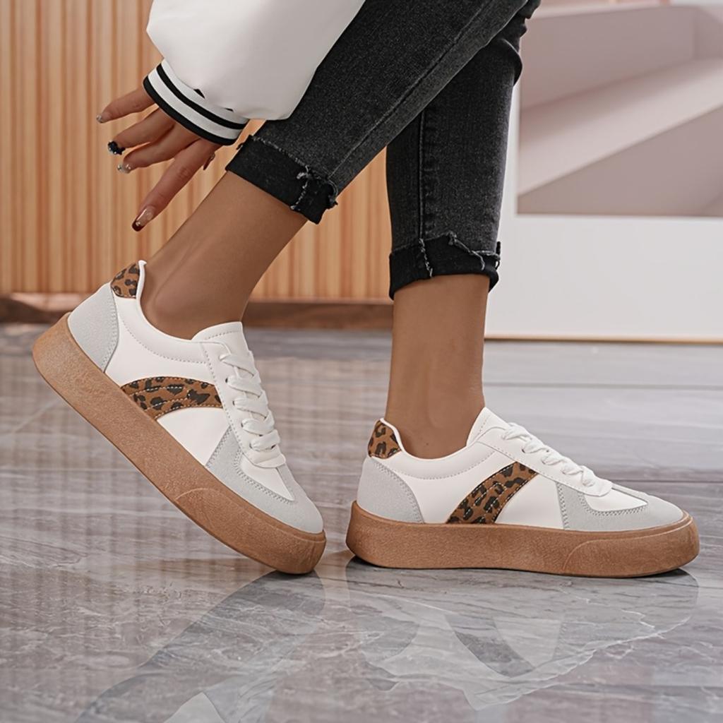 Suitable for All Seasons  Fashion Versatile White Shoes Lightweight, Casual, Comfortable Thick Bottom with Increased Height for Outdoor Hiking Wear