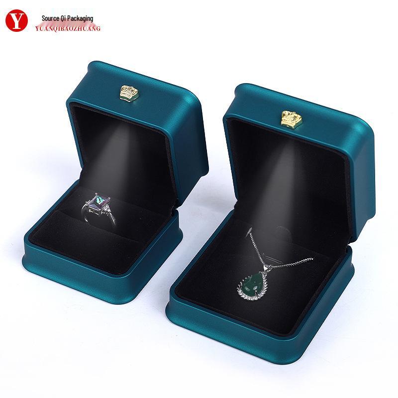 Kronen-LED-Schmuckaufbewahrungsbox für Ringe, Anhänger und Halsketten