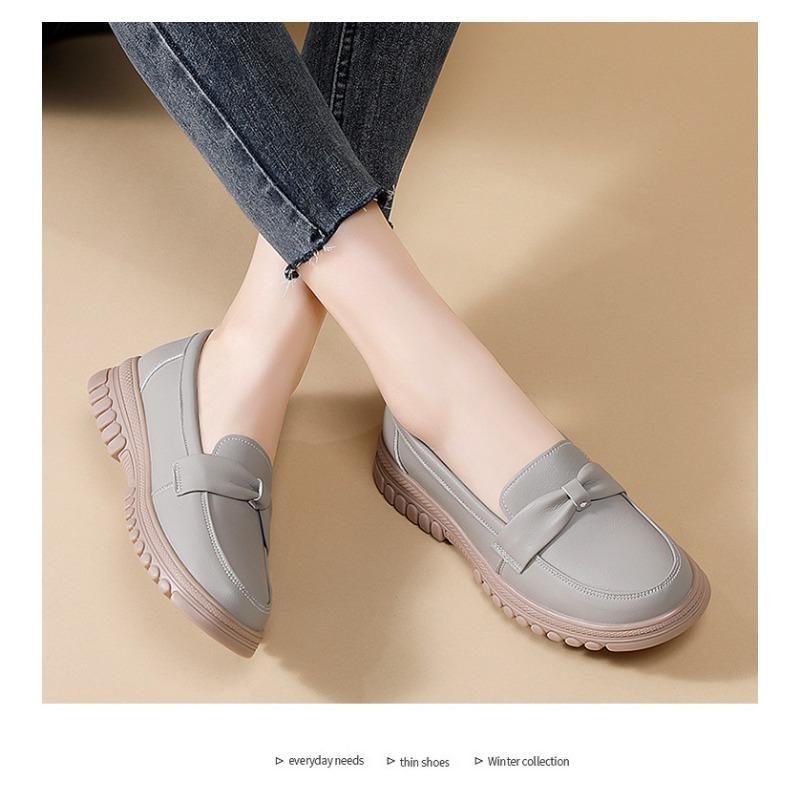 New Fashionable One-legged Bean Shoes with Soft Soles for Mothers