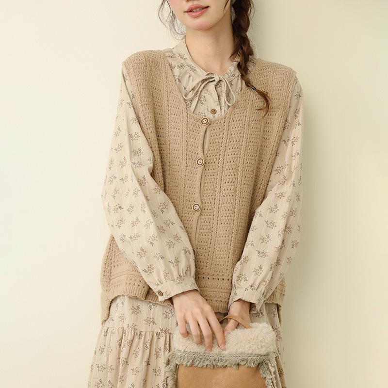 Autumn 2025 Vintage Round Neck Crochet Knit Vest