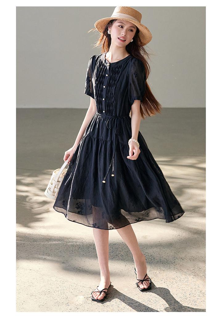 26 year summer dress, high-end and elegant round neck short sleeved skirt, A-line skirt, waist cinching and slimming black dress, skirt