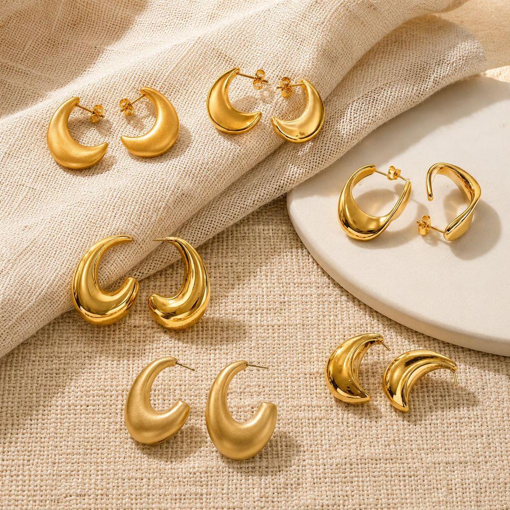Elegant Crescent Moon Stainless Steel Earrings: Fashionable, Trendy Personalized Ear Studs with a High-End Feel.