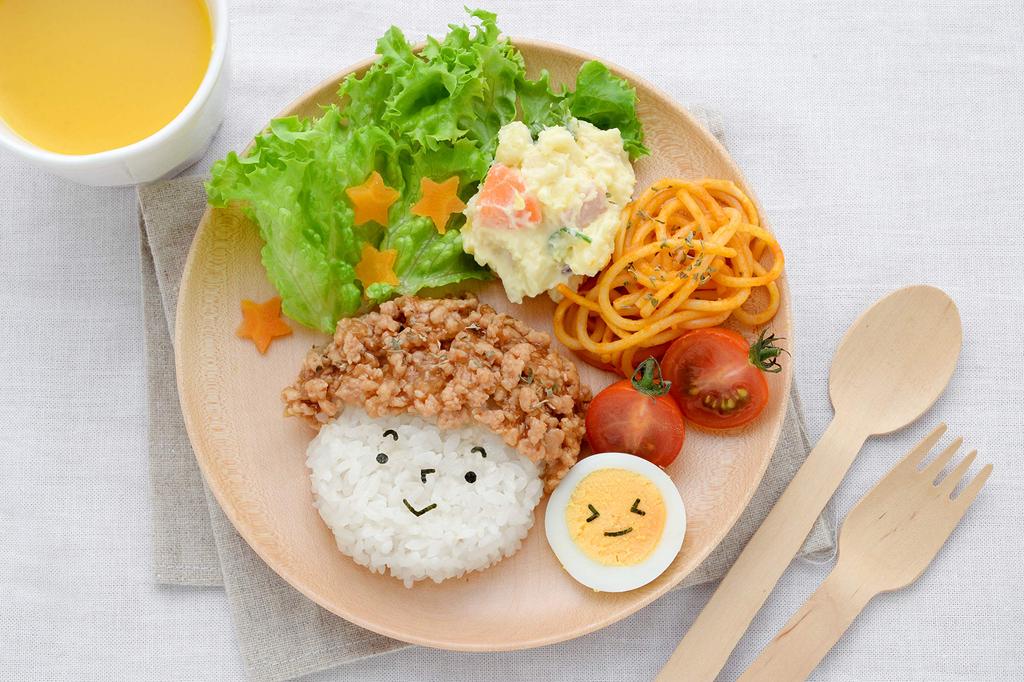 Ernest Character Bento 3 Shapes a favorite brand of major restaurants (Seaweed Punch) Mini, Types, Easy-to-Cut (Smiling Punch), A-77096,