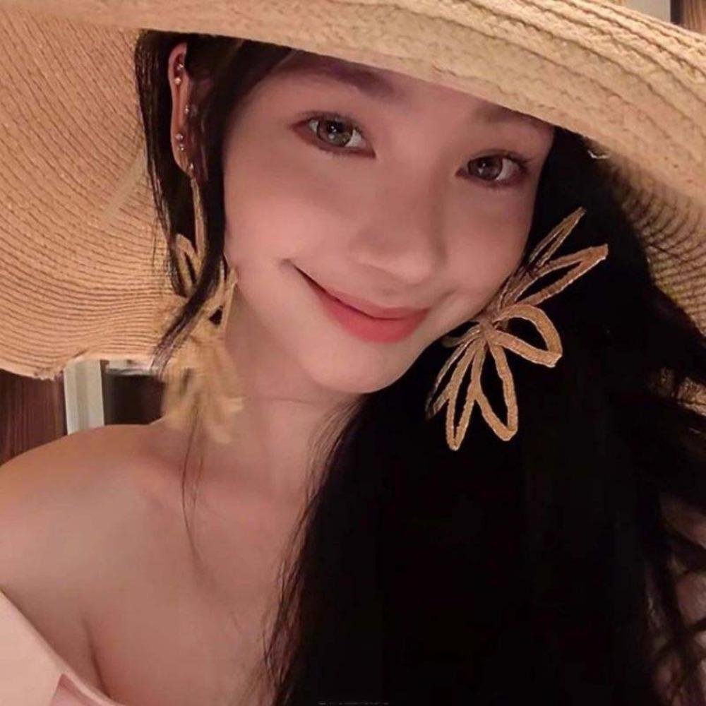 

Bohemian Style Straw Woven Earrings Elegant Hollow Floral Earrings Girls хакі