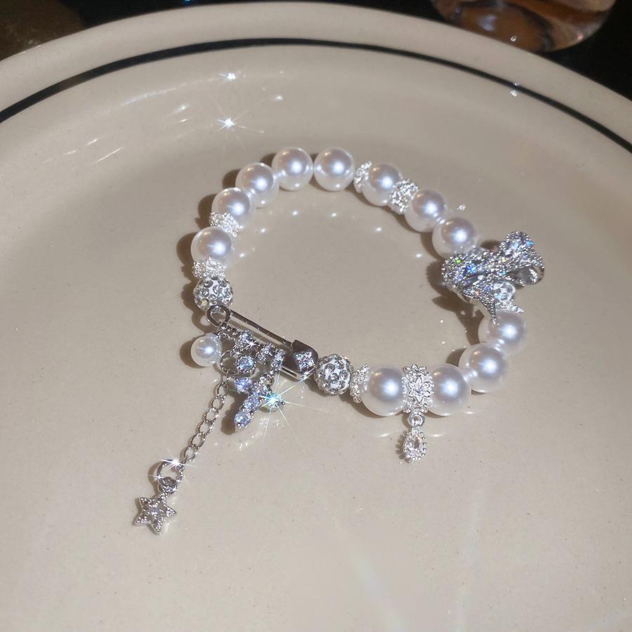 Moonlight Butterfly Bracelet: Elegant Chinese-Style Milk Tea-Inspired Jewelry