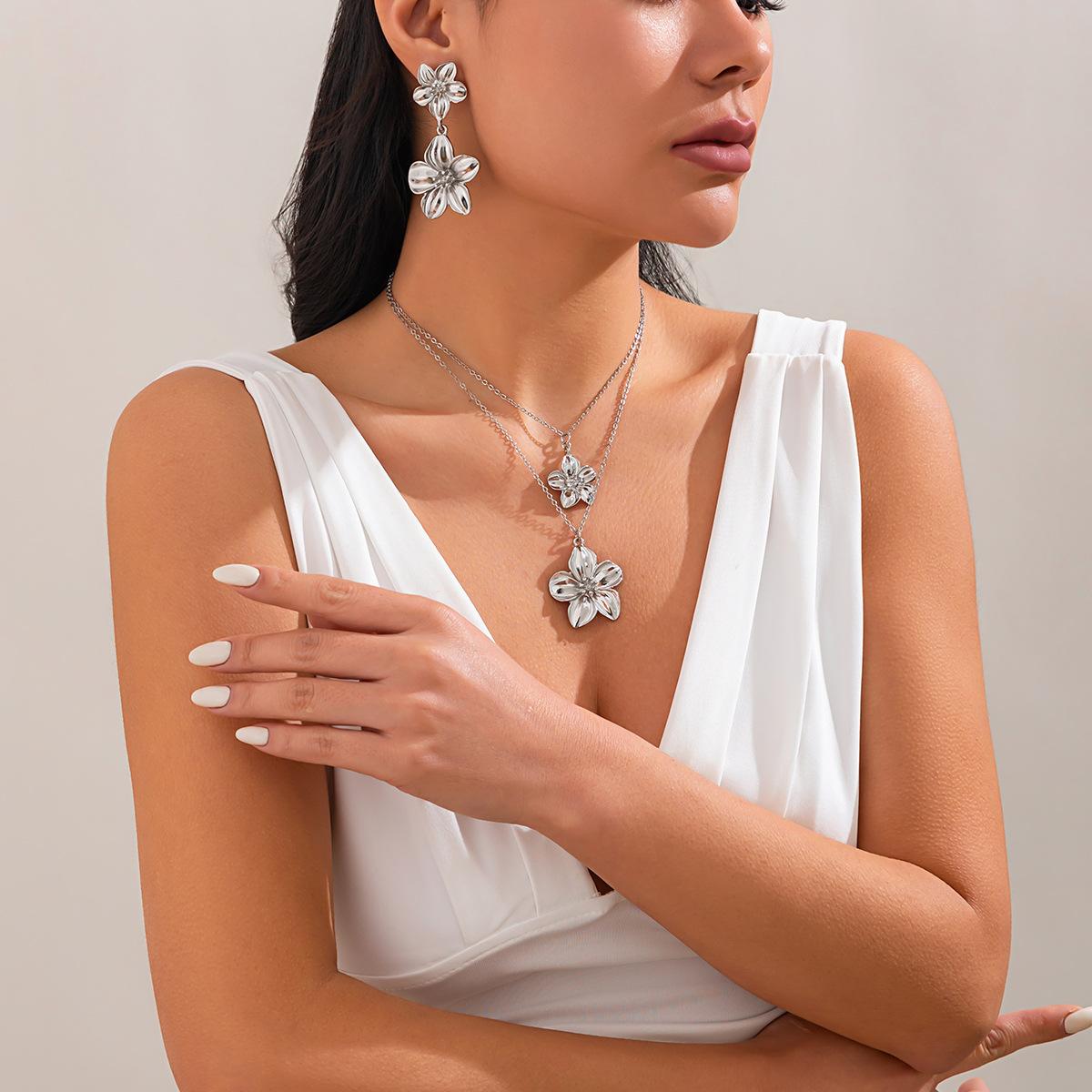 

Ожерелье Модный дизайн Подвеска в виде пятилепесткового цветка предмет ювелирных изделий, ретро объемное цветочное ожерелье