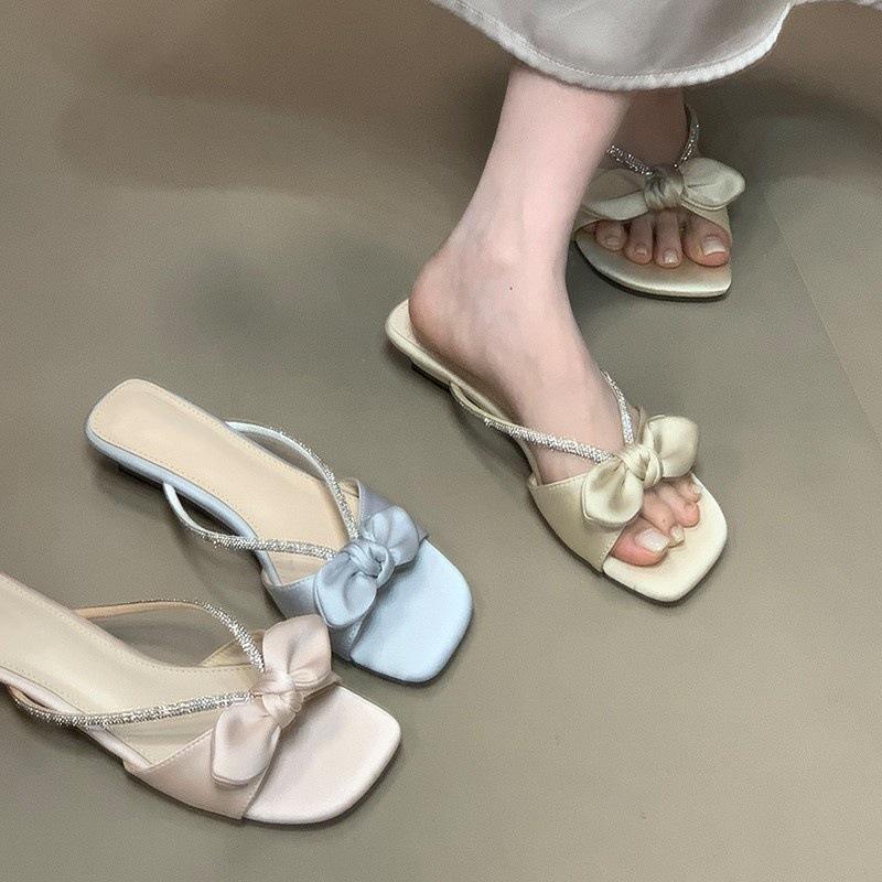 2025 Summer New Cool Slippers Women's Bow Rhinestone Belt Sweet and Gentle Square Head One-word Drag