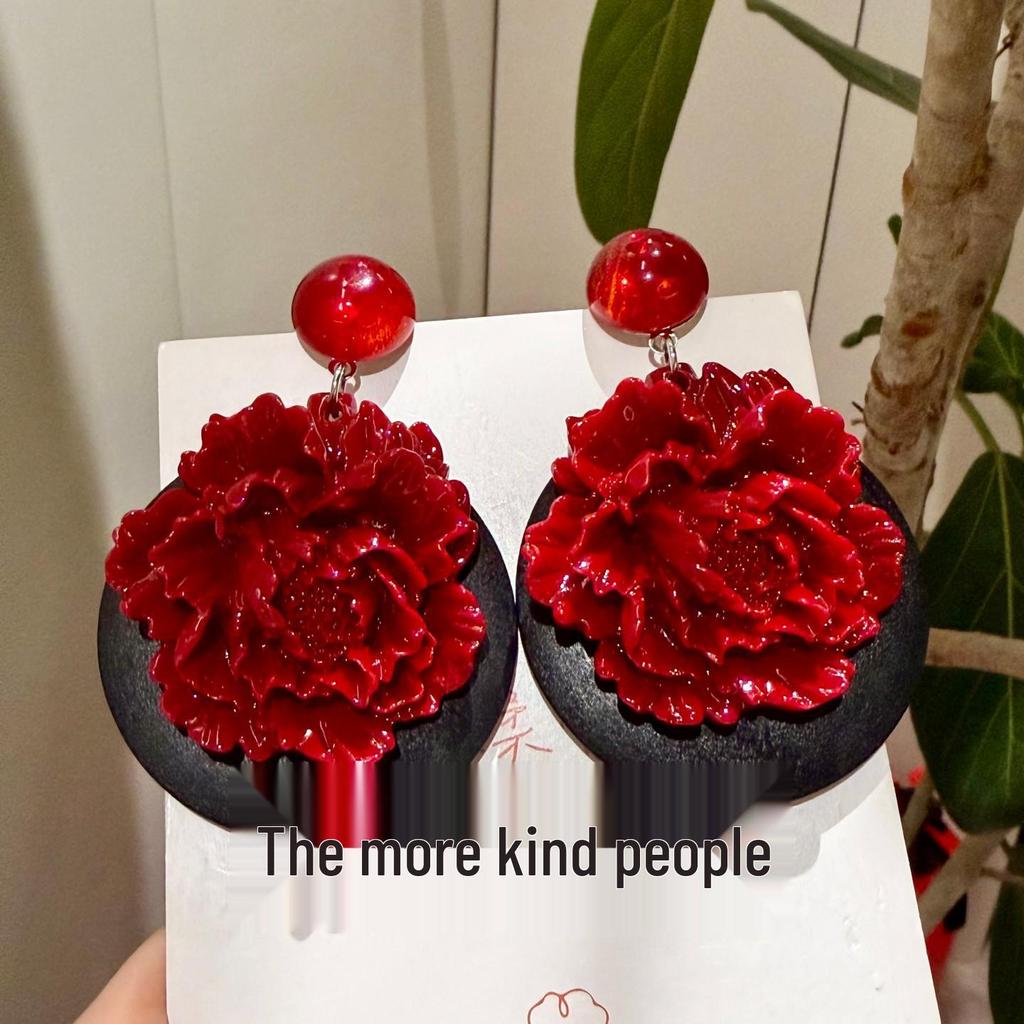 Eleganti Orecchini Peonia Rossa - alla Moda Stile Hong Kong con Petali Rossi in Legno Esagerati