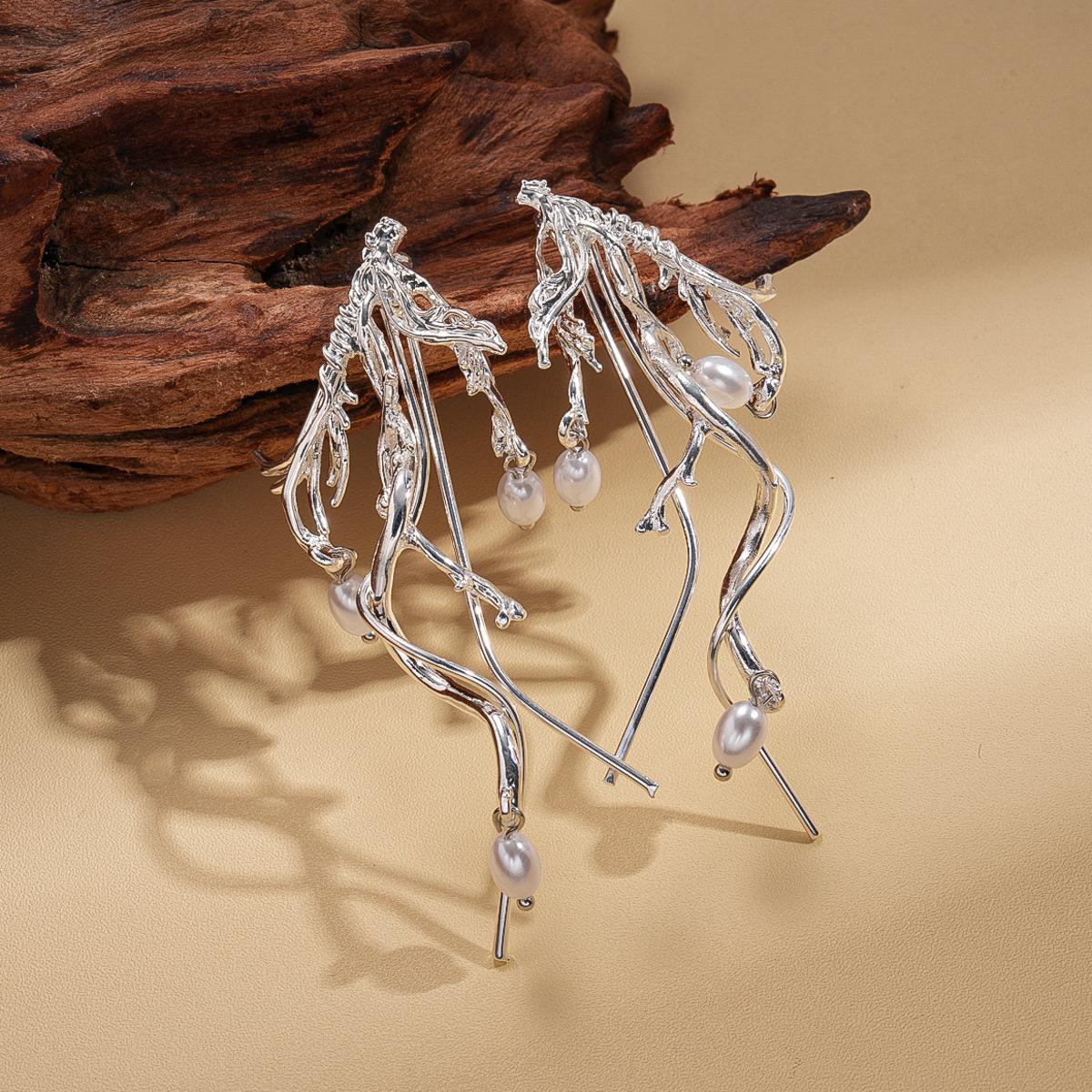 

DIGADAGU Alloy Irregular Twisted Faux Pearl Dangle Earrings New Luxury Exaggerated Earrings Woman Party Zircon Accessories медный