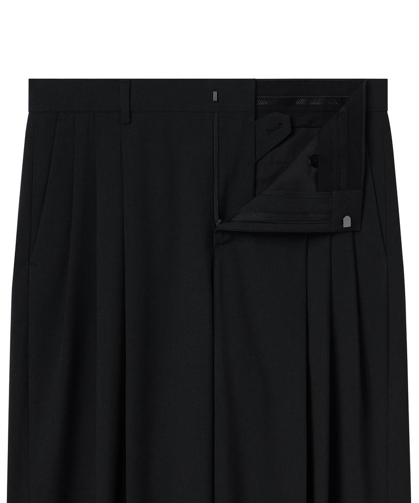 MUSINSA STANDARD Lightweight Three-Puck Semi-Balloon Slacks [Black]