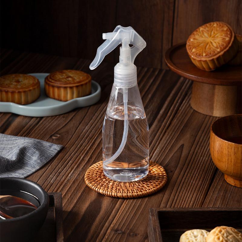 Spray Bottle Salon Haircut Ultra Fine Mist Empty Watering Can Barber Refillable Bottle Stylist Portable Hairdressing Tools