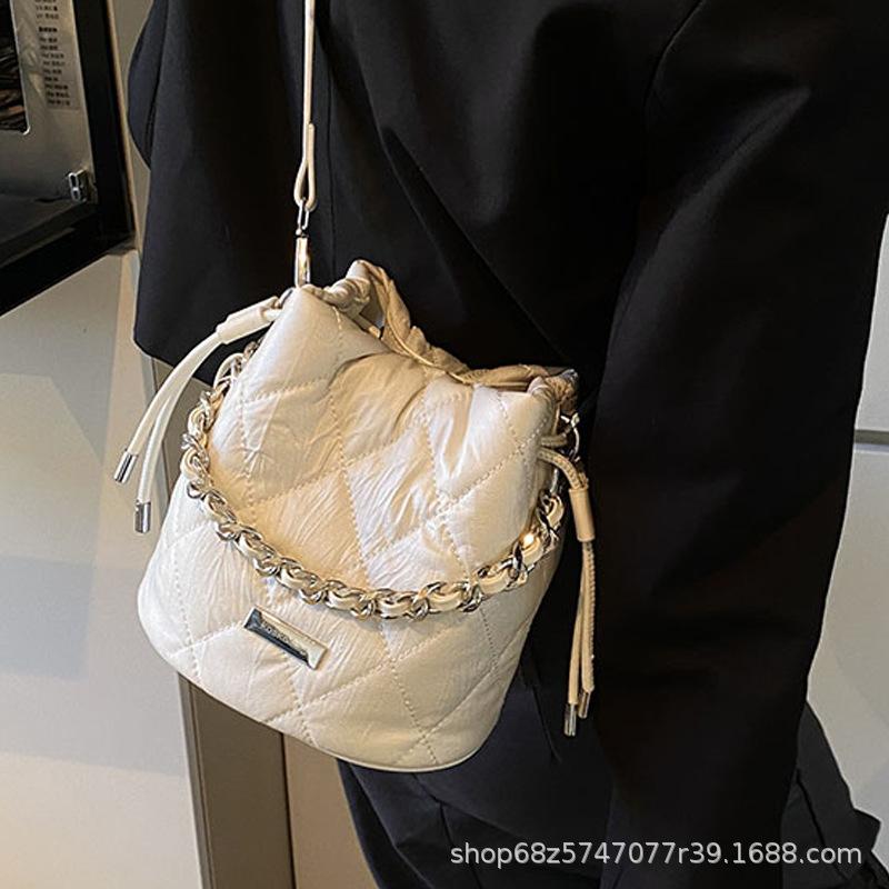 High-end Light Luxury Soft Leather Bag Live Broadcast Super Hot Thick Chain Handbag Diamond Lattice Crossbody Bag 2025 Shoulder Bucket Bag