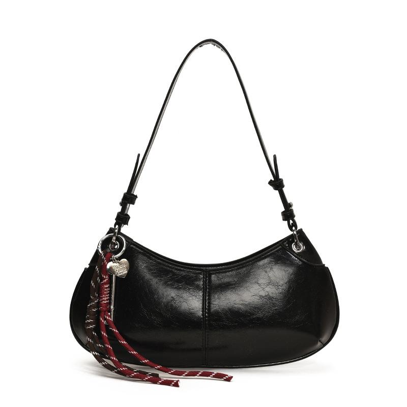 

Сумка-подмышка из масляно-вощеной кожи универсальна, модна и индивидуальна. Это однотонная женская сумка на одно плечо. чёрный