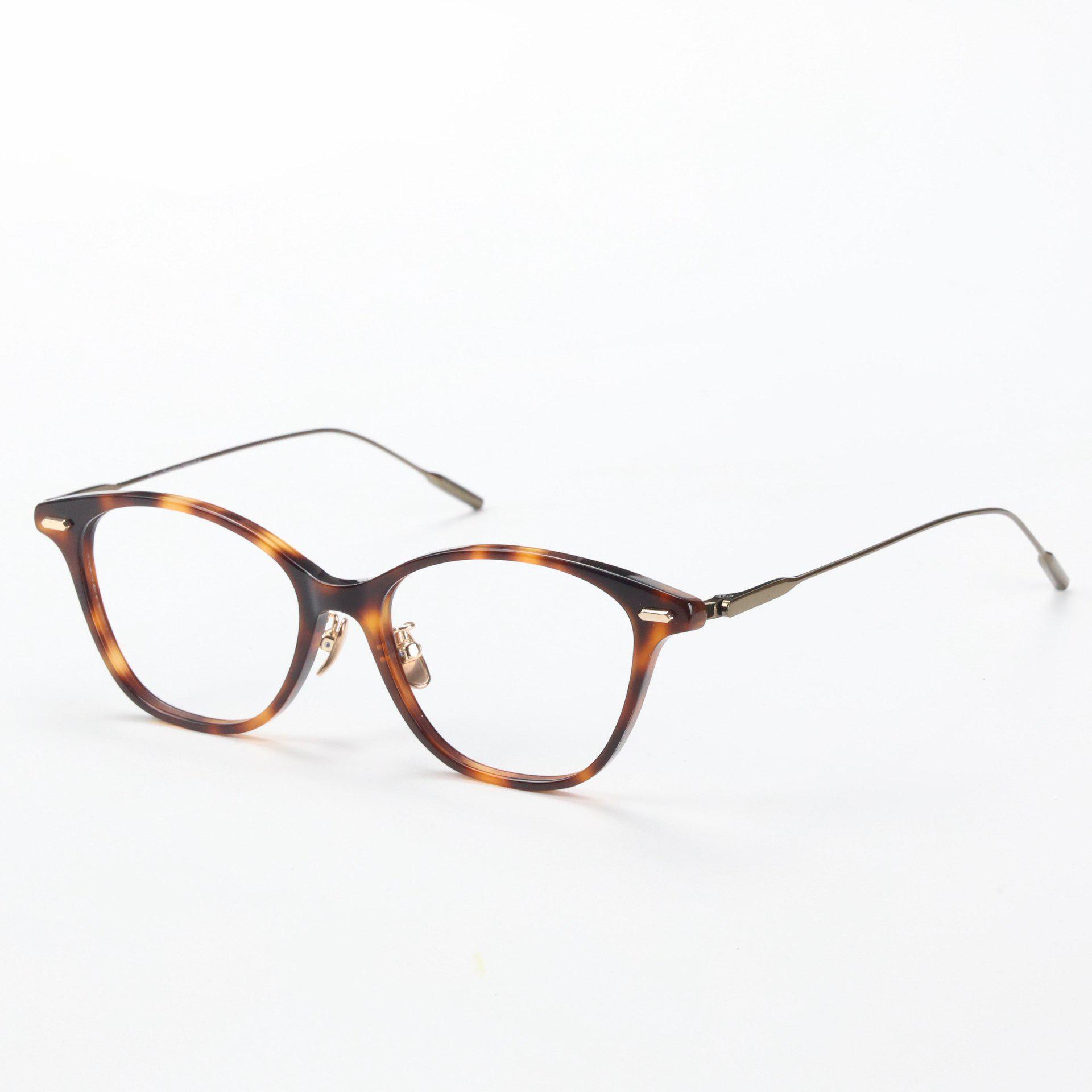 

Unisex pure titanium sheet metal eyeglass frames, high-end and classy, can be fitted with prescription lenses for nearsightedness.