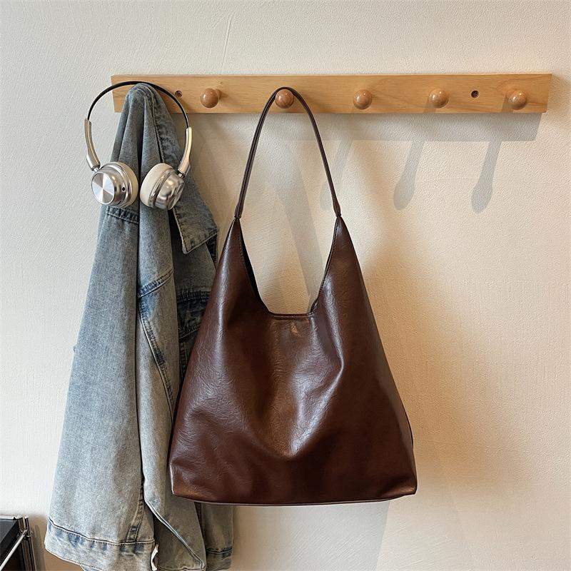 Niche Large-capacity Fashion Commuter Bag Women's 2025 Autumn New Armpit Bag Fashionable Casual Simple Tote Bag