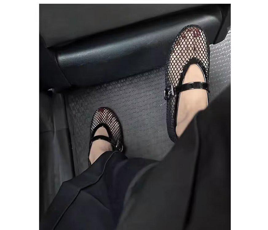 2024 Summer Women's Fashion Metal Buckle Flat Sandals - Versatile European & American Style.