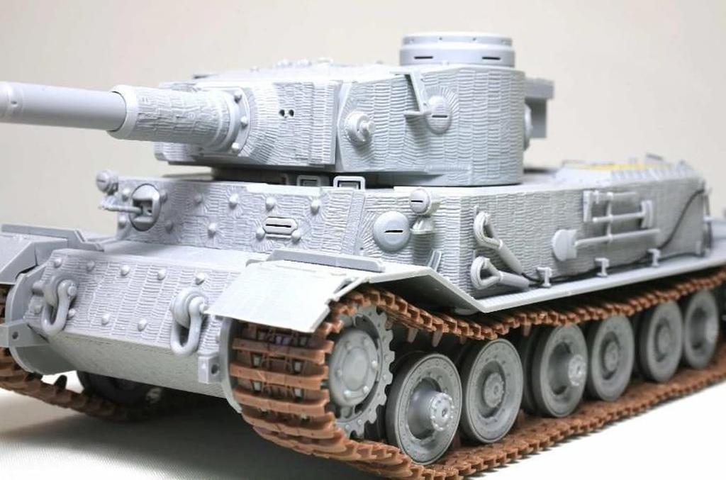 Amusing Hobby 1/35 Tiger (P) 003 Zimmerit Coating, May 1944 Plastic Model Kit AMH35A059