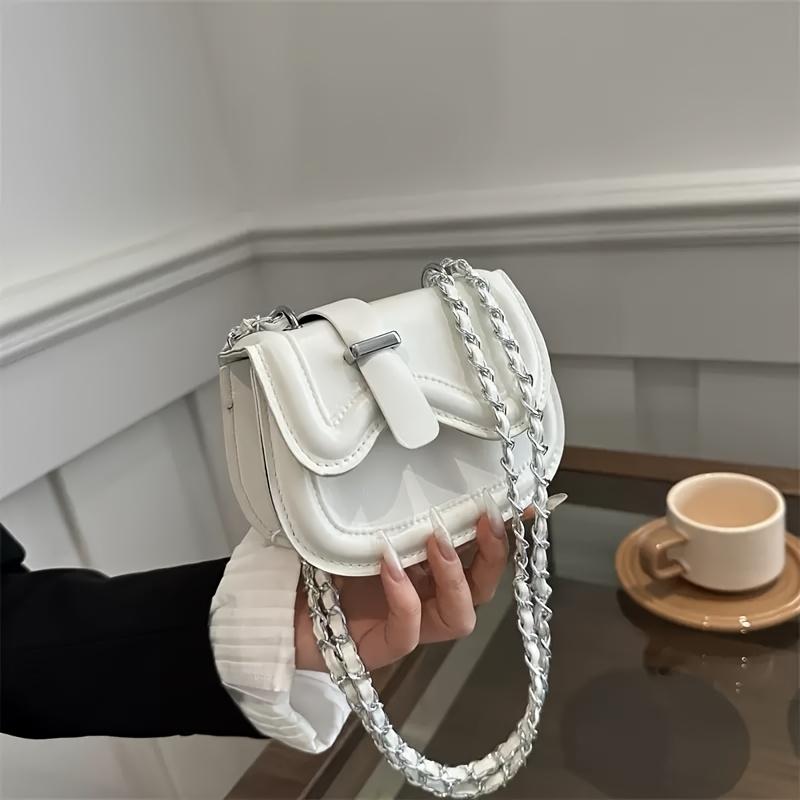 High-quality women s shoulder saddle bag, stylish chain shoulder/crossbody bag, versatile, simple, fashionable, and sophisticated commuter bag.