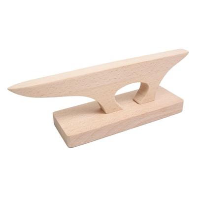 Stabile Holzpresse für präzises Bügeln von Nähten und Umklappen von Kragen. Ideal für Quilting-Enthusiasten und Heimnäher.
