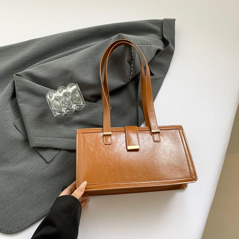 Stylish, Simple and Trendy Commuter Small Square Bag 2025 Autumn New Retro Niche Design Personalized Underarm Shoulder Bag