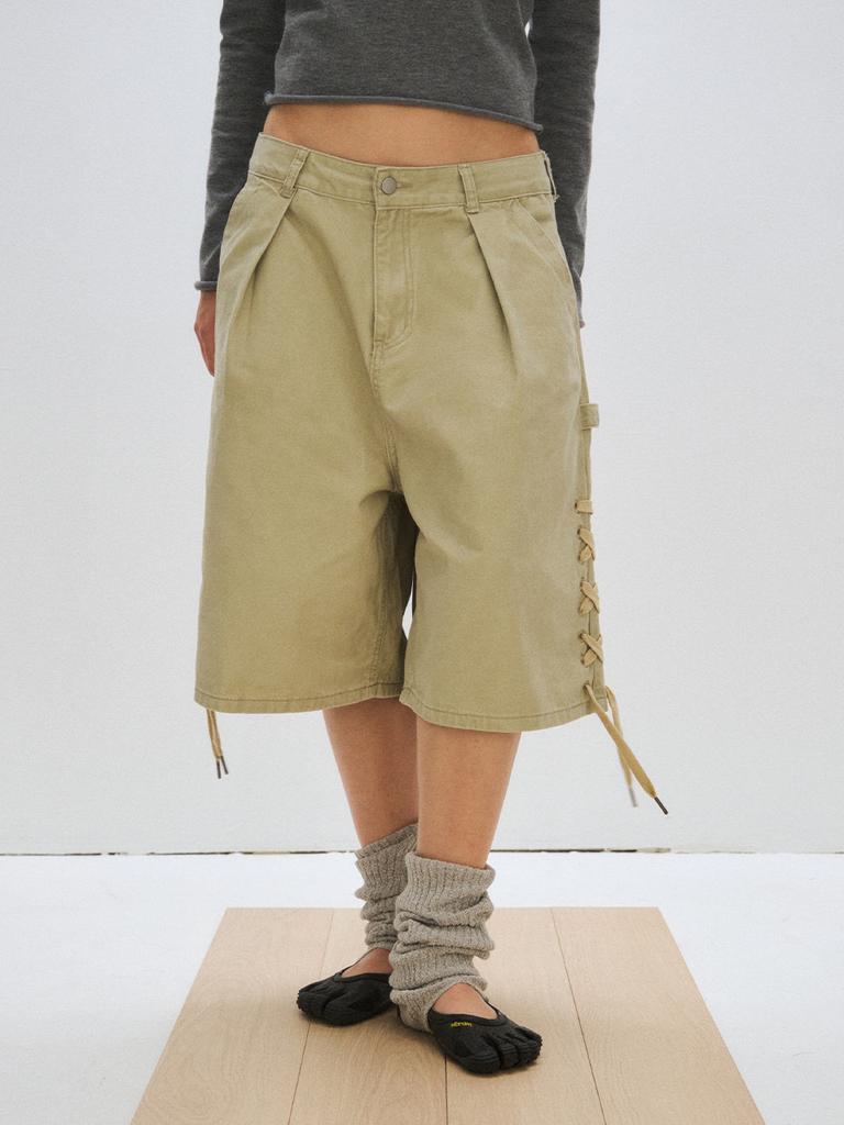 Peullijeupeulojegteu Lace-Up Bermuda Pants, Beige