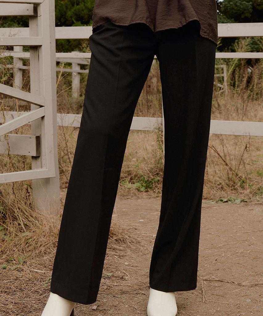 ADAUL Basic Pintuck Slacks - Black