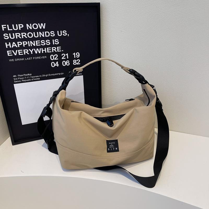 New Shoulder Women's Bag Fashion Personality Casual 2025 Summer Bag Trend Niche Design Tote Bag Messenger Bag