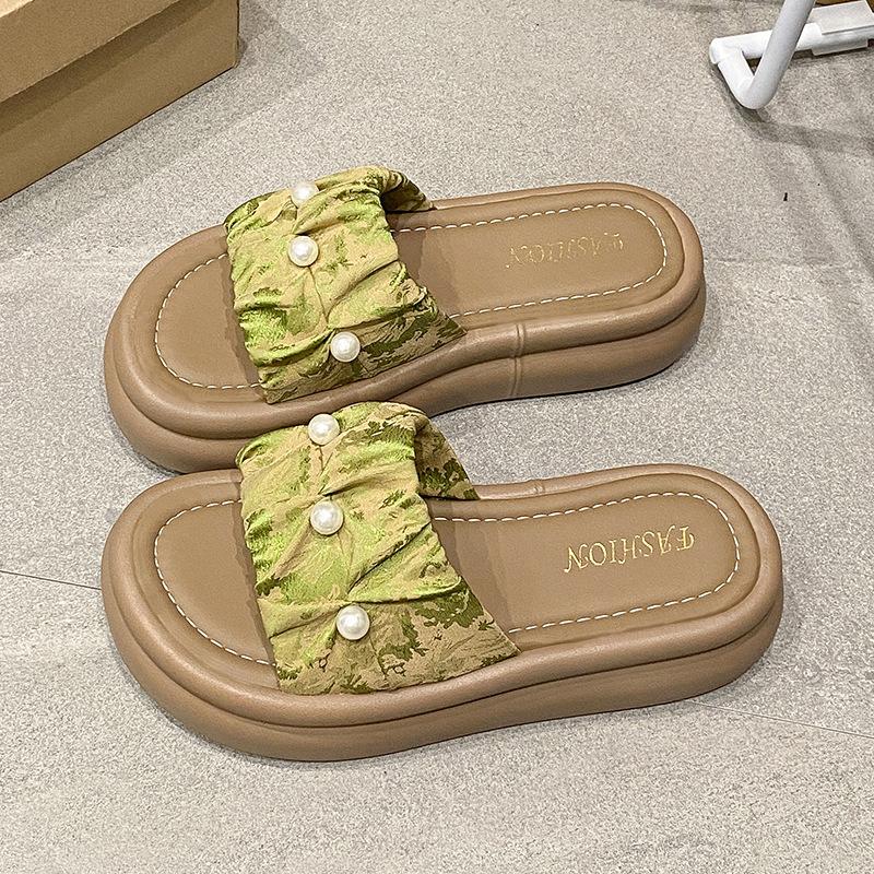 Flat sandals 2025 new summer gentle fairy wind pearl round head seaside beach fashion cool slippers