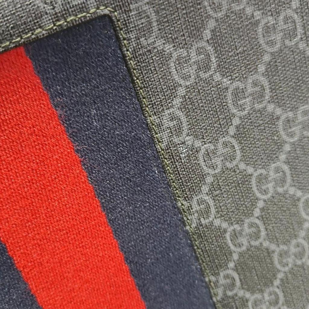 [Pre-Owned] Signature Logo Stripe Web Zipper Canvas Clutch - Very Good #1G2LX3S
