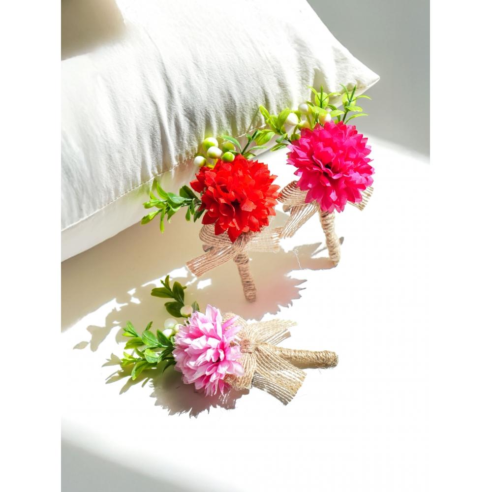 

Daiso Maio Family Month Mini Bouquet Corsage Red