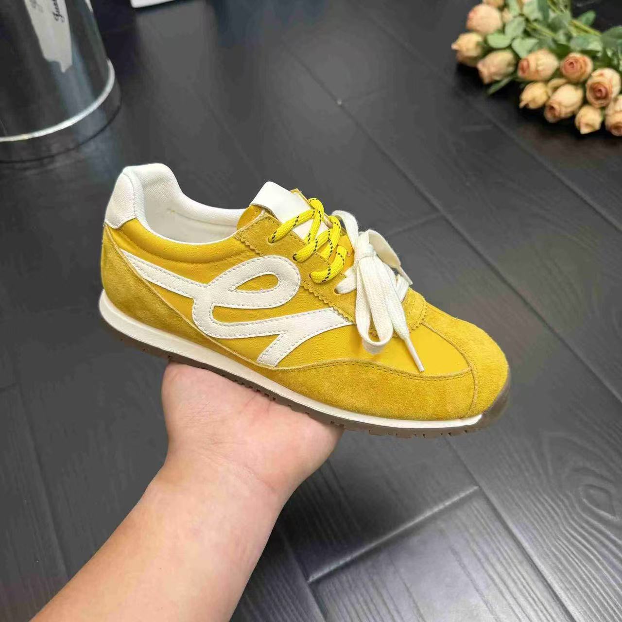 

Retro German training shoes women s 2025 spring and summer versatile color matching lace-up casual sports shoes women s flat white shoes Forrest Gump 40 жёлтый