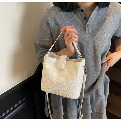 Nuova borsa a secchiello intrecciata, tessitura alla moda di grande capacità, semplice colore a contrasto, borsa a spalla, borsa a tracolla.