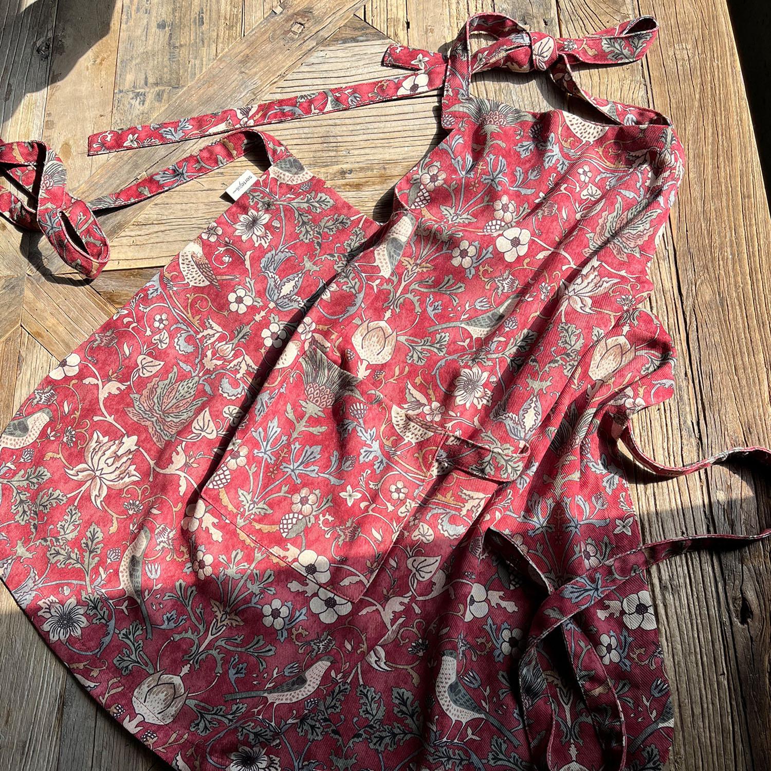 

Sertex Home Бордовый кухонный фартук с рисунком красной птицы