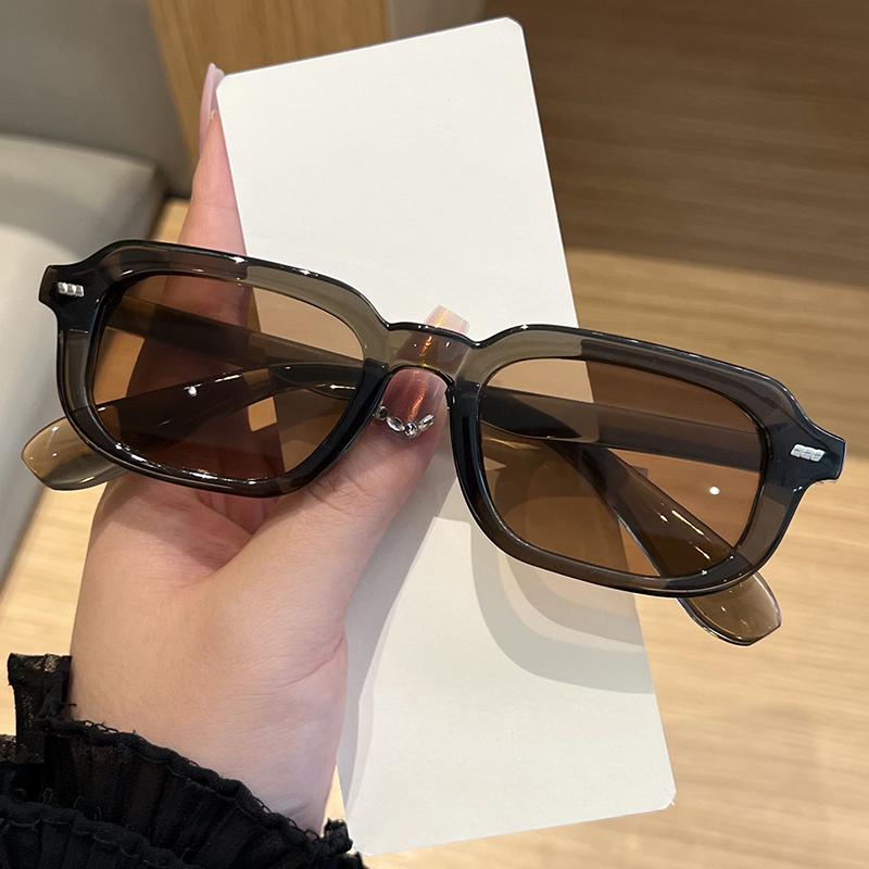 2Pcs Fashion Small Frame Rectangle Sunglasses High-Quality Simple Style Sun Glasses Vintage Men Women Rivet Eyeglass Uv400