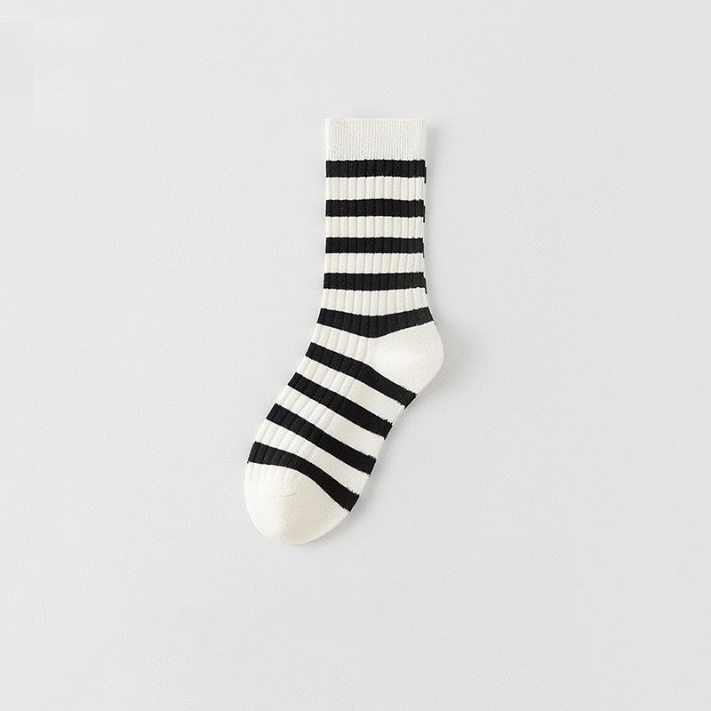 Children's Fall and Winter Style Mid-length Socks, Pile Socks, Black and White Striped Long Socks, Anti-odor and Sweat-absorbing Socks