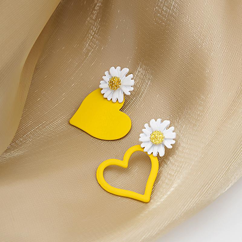 Sweet Fresh Daisy Stud Earrings Asymmetric Heart Hollow Dangle Earrings For Women Flower Earrings Gift Daily Jewelry Accessories