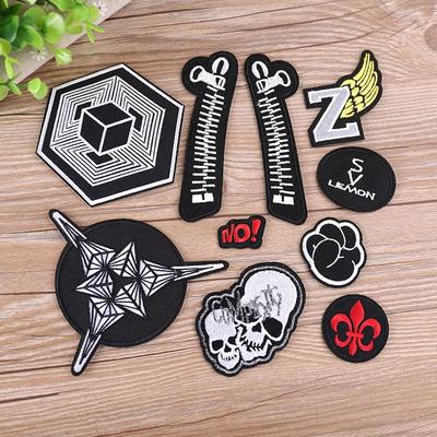 Trendiger Britischer Stil Gestickte Blume Aufbügler Stoffaufnäher für Streetwear & Kleiderreparatur
