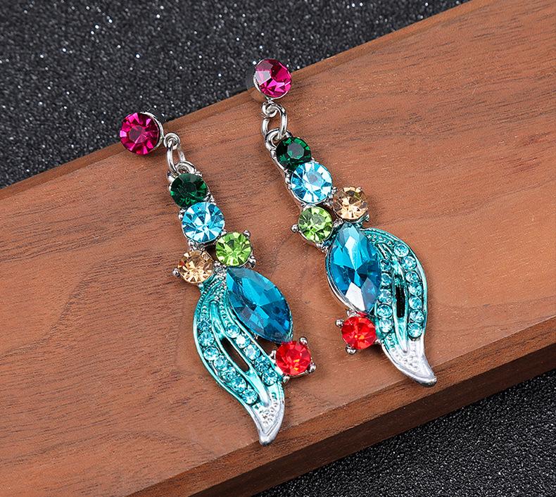 Exaggerated Retro Oil Painting Necklace Set: European & American Design Clavicle Chain Sweater Accessory