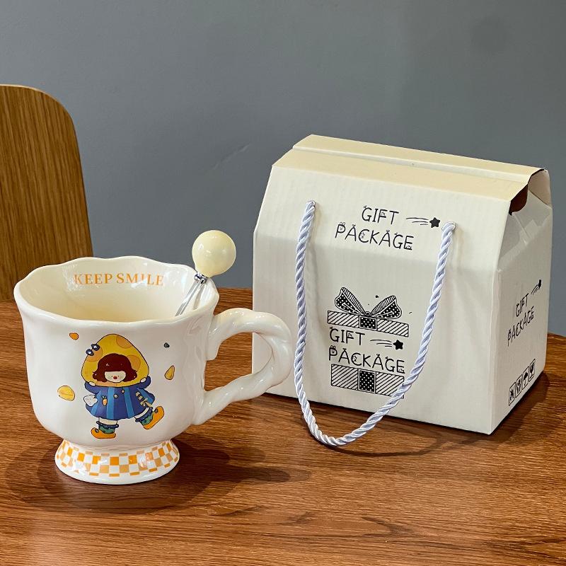 High Value Ceramic Cup with Spoon for Home Use Cute Couple Water Cup Gift Box Creative Hand Gift Mug