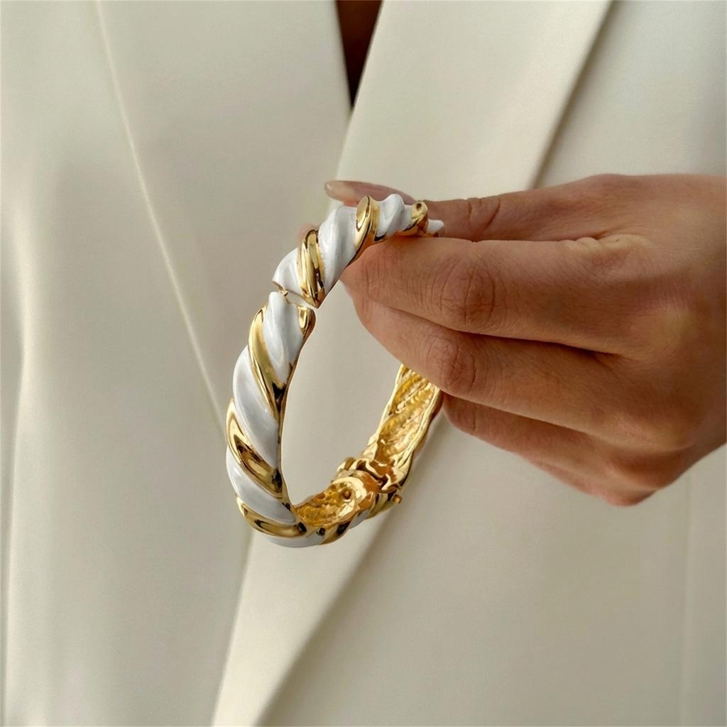 Vintage Punk Irregular Geometry Twisted Open Bangle for Women Hip Hop White Enamel Wide Chunky Bangle Charms Party Jewelry
