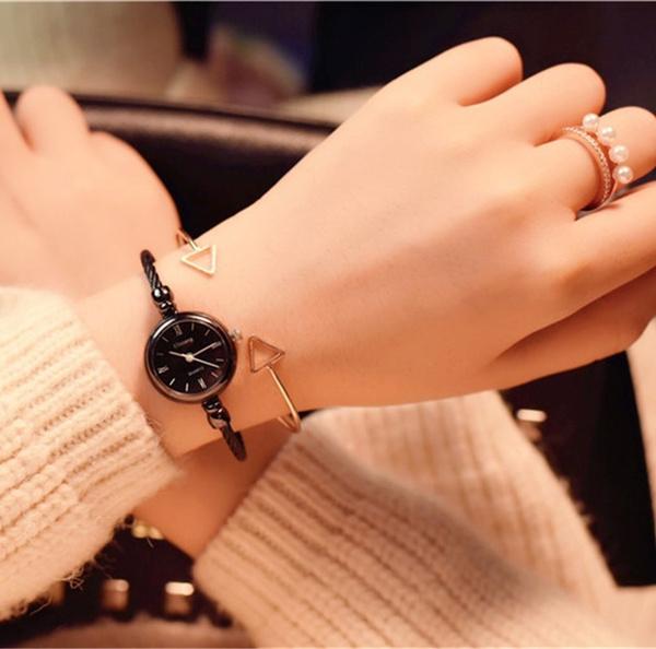 Fashion Gold Bangle Bracelet Watches for Women Luxury Stainless Steel Retro Ladies Quartz Wristwatches Fashion Casual Women Dress Clock