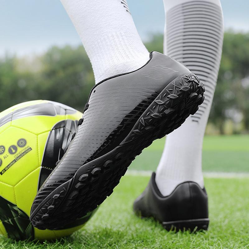 Men's Soccer Shoes Large Size Ultralight Football Boots Boys Sneakers Non-Slip AG/TF Soccer Cleats Ankle Boots Unisex