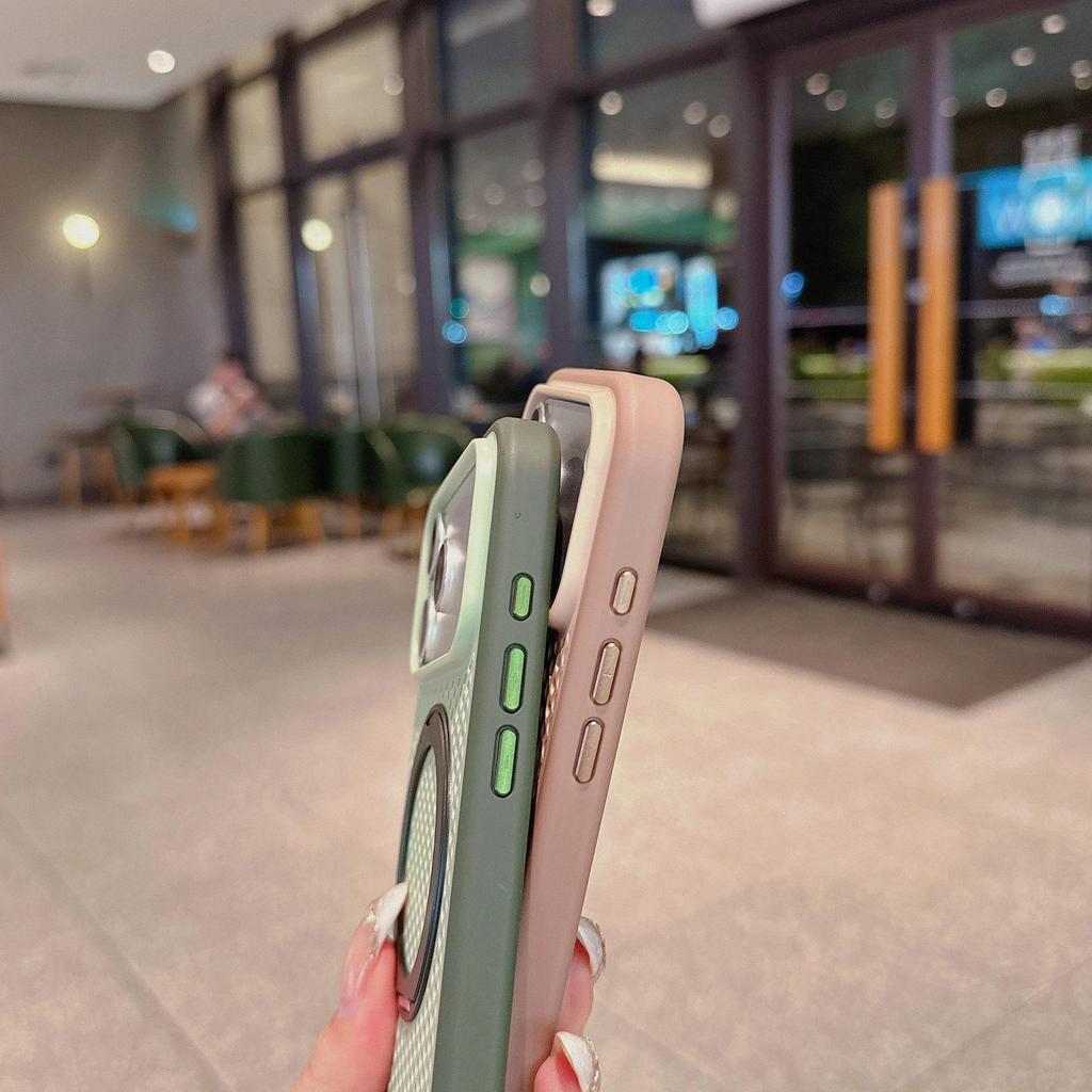 Magnetic Phone Case for iPhone 17 Pro Max with Honeycomb Heat Dissipation, 360° Rotating Stand, and Full Protection.