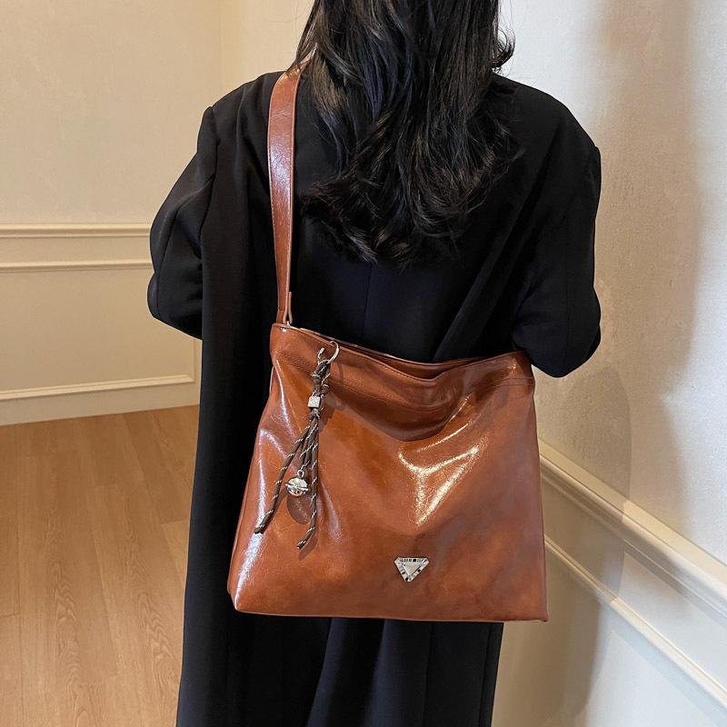 Bag Winter Premium Underarm Bag Women's 2025 New Simple Large Capacity Tote Bag Versatile Shoulder Crossbody Bag