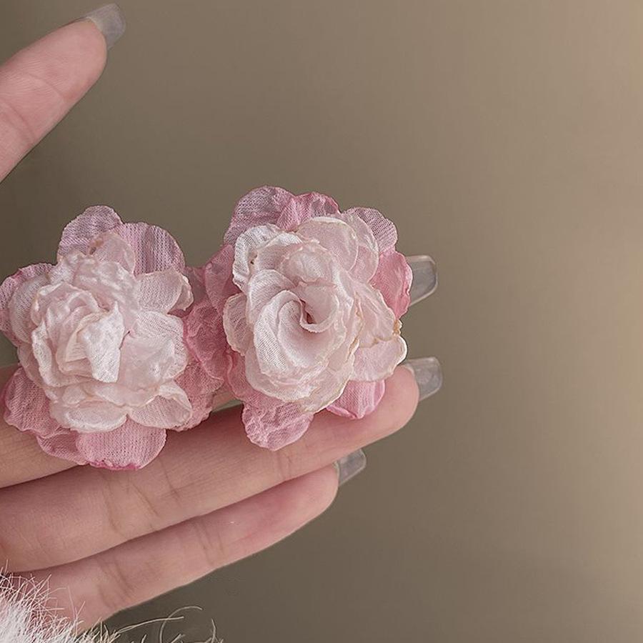 

2024 Высококлассные Роскошные Серьги-гвоздики с цветочным дизайном для женщин - Нишевый дизайн