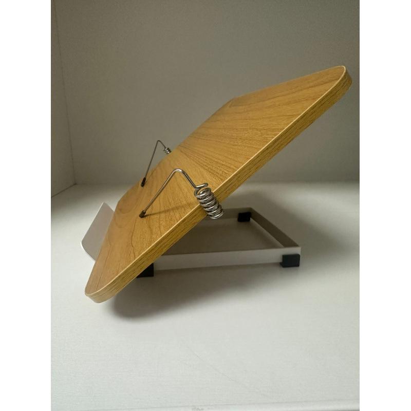 Dětská otočná knihovna z masivního dřeva a stojan na čtení