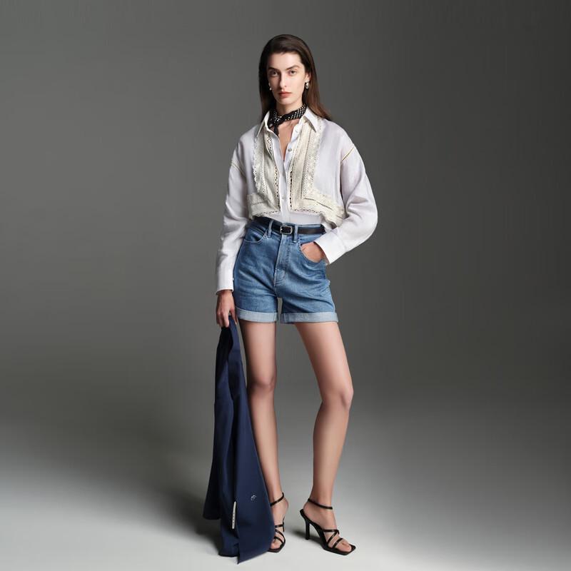 

Женские джинсовые шорты OVVOVV с высокой посадкой и отворотами 24